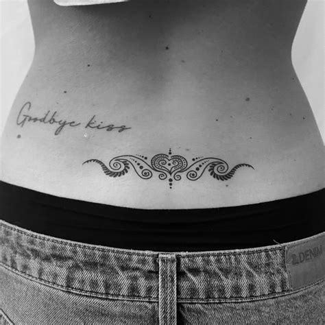 tatuajes para mujer en la espalda baja|80 ideas de Tatuajes espalda baja